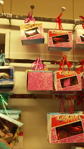 Shopping Mall «The Shops at Nanuet», reviews and photos, 5101 Fashion Dr, Nanuet, NY 10954, USA