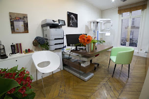 Photo n°6 de Docteur Houssamo Bachar - Chirurgien Dentiste à Paris (75017) à Paris ()