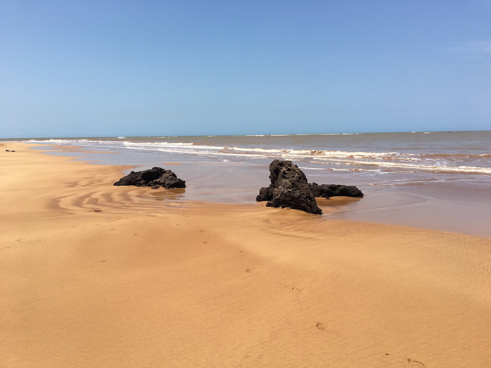 Foto de Praia Formosa com alto nível de limpeza