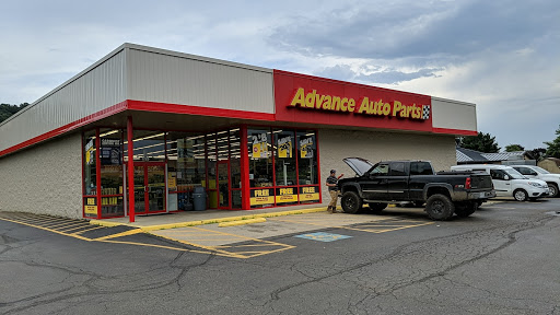 Auto Parts Store «Advance Auto Parts», reviews and photos, 1720 Commerce Dr, Uhrichsville, OH 44683, USA
