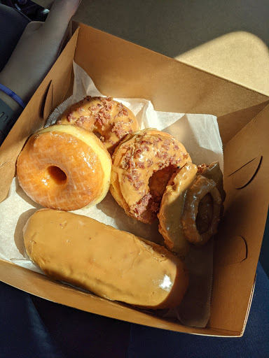 Donut Shop «Pink Dozen Donuts», reviews and photos, 1300 E Covell Blvd # D, Davis, CA 95616, USA