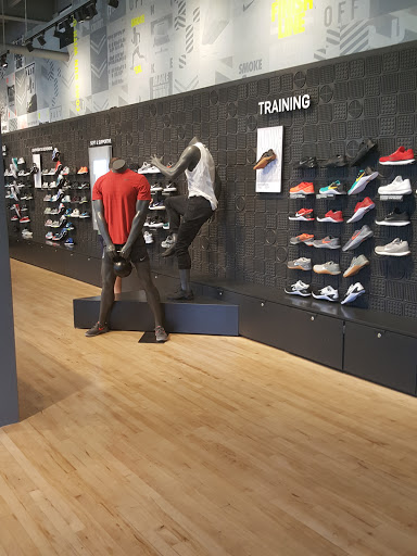 Clothing Store «Nike The Grove», reviews and photos, 189 The Grove Dr, Los Angeles, CA 90036, USA