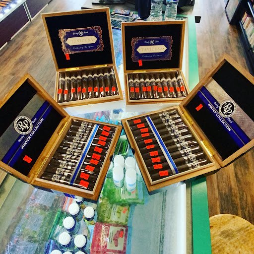 Tobacco Shop «J & J Tobacco», reviews and photos, 3273 Berlin Turnpike, Newington, CT 06111, USA