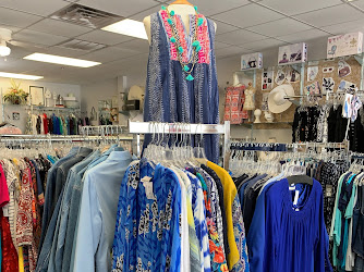 Baubles & Beads Woodlake Square Resale Woman Boutique