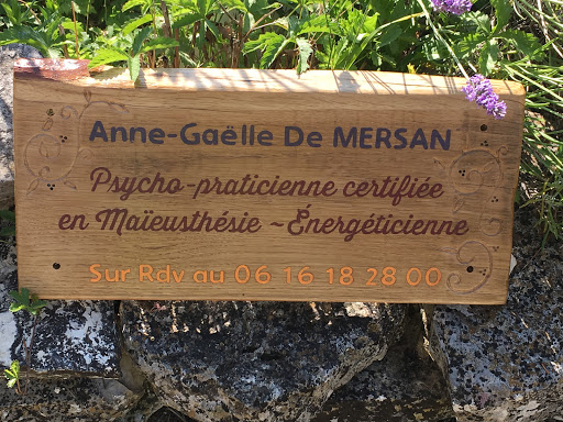 ANNE-GAËLLE DE MERSAN - PSYCHOPRATICIENNE, ÉNERGÉTICIENNE ET FORMATRICE Reiki