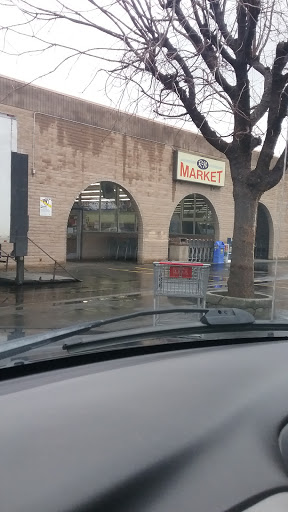 Grocery Store «R-N Market», reviews and photos, 555 E Elm Ave, Coalinga, CA 93210, USA
