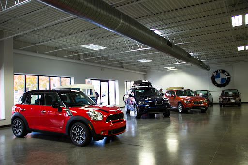 Hyundai Dealer «Knauz Hyundai», reviews and photos, 775 Rockland Rd, Lake Bluff, IL 60044, USA