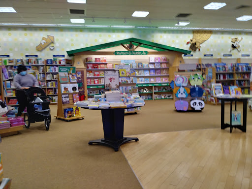 Book Store «Barnes & Noble», reviews and photos, 55 Parsonage Rd, Edison, NJ 08837, USA