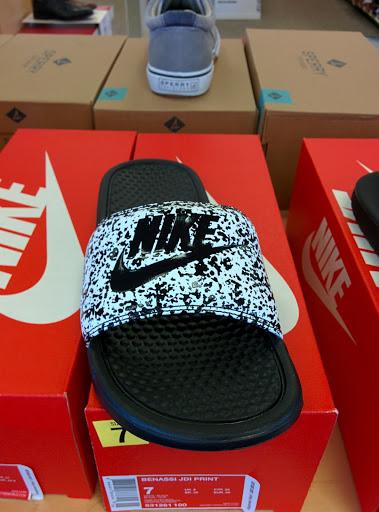 Shoe Store «Famous Footwear», reviews and photos, 2937 Taylor Rd Ext, Reynoldsburg, OH 43068, USA