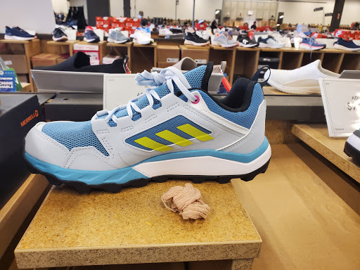 Shoe Store «DSW Designer Shoe Warehouse», reviews and photos, 2485 Richmond Ave, Staten Island, NY 10314, USA