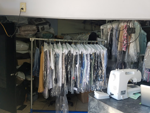 Dry Cleaner «Royal Touch Dry Cleaners», reviews and photos, 4525 Conroy Rd, Orlando, FL 32811, USA