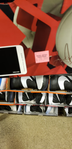 Sporting Goods Store «Nike Factory Store», reviews and photos, 6170 Grand Ave #569, Gurnee, IL 60031, USA