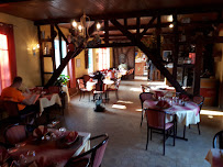 Atmosphère du Restaurant français L'Auberge Fleurie à Heilly - n°6