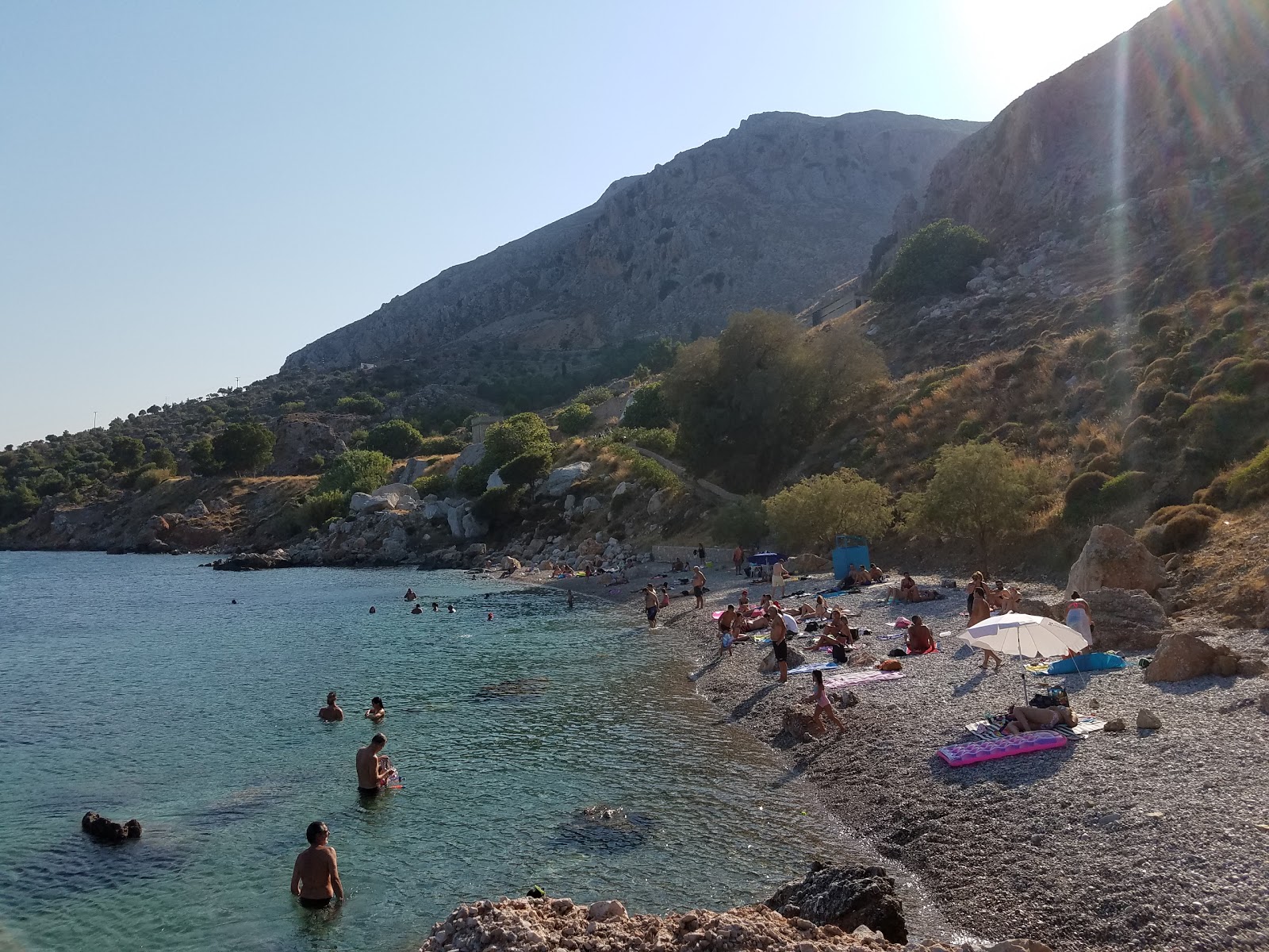 Myrsinidiou beach'in fotoğrafı dağlarla çevrili