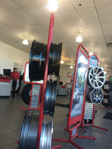 Tire Shop «Discount Tire Store - Saint Paul, MN», reviews and photos, 1350 University Ave W, St Paul, MN 55104, USA