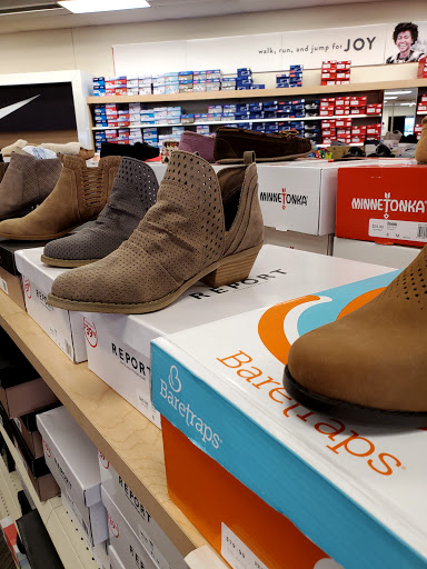 Shoe Store «Famous Footwear», reviews and photos, 2937 Taylor Rd Ext, Reynoldsburg, OH 43068, USA