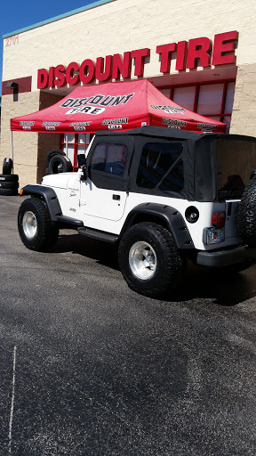 Tire Shop «Discount Tire Store - Ocala, FL», reviews and photos, 2701 SW College Rd #800, Ocala, FL 34474, USA