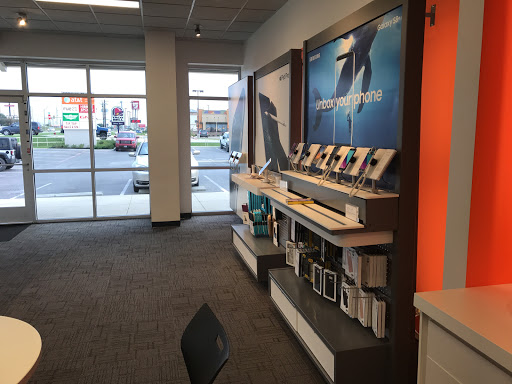 Cell Phone Store «AT&T Authorized Retailer», reviews and photos, 2044 W Oaklawn Rd #100, Pleasanton, TX 78064, USA