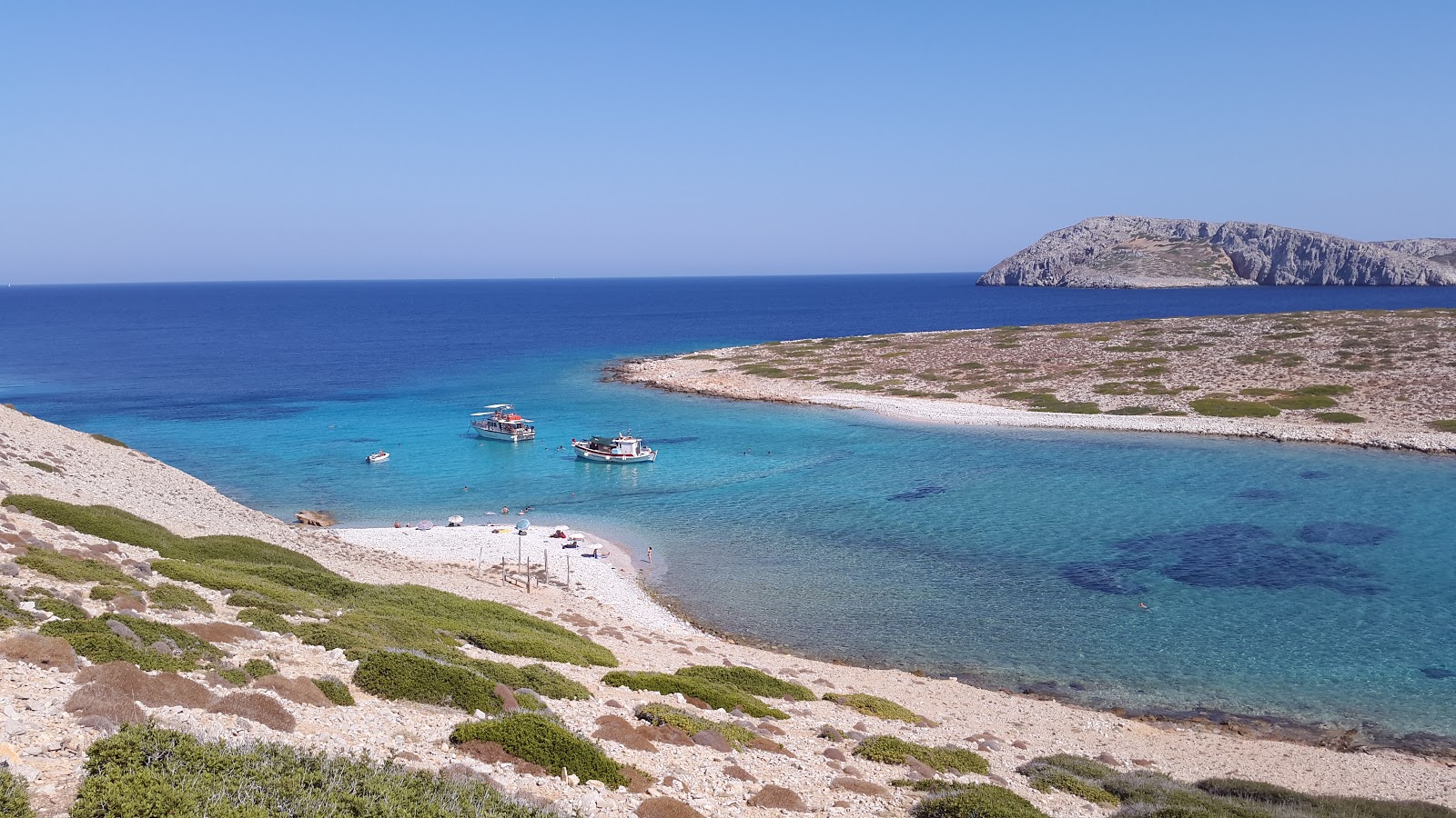 Koutsomiti Beach'in fotoğrafı çok temiz temizlik seviyesi ile