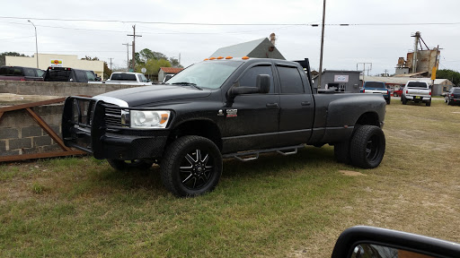 Used Car Dealer «Pleasanton Truck Company», reviews and photos, 805 2nd St, Pleasanton, TX 78064, USA