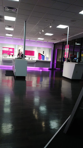 Cell Phone Store «T-Mobile», reviews and photos, 300 Davis St, San Leandro, CA 94577, USA