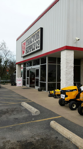 Home Improvement Store «Tractor Supply Co.», reviews and photos, 1714 N Main St, Shelbyville, TN 37160, USA