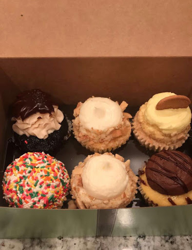 Shopping Mall «Waverly Place Shopping Center», reviews and photos, 307 Colonades Way, Cary, NC 27518, USA