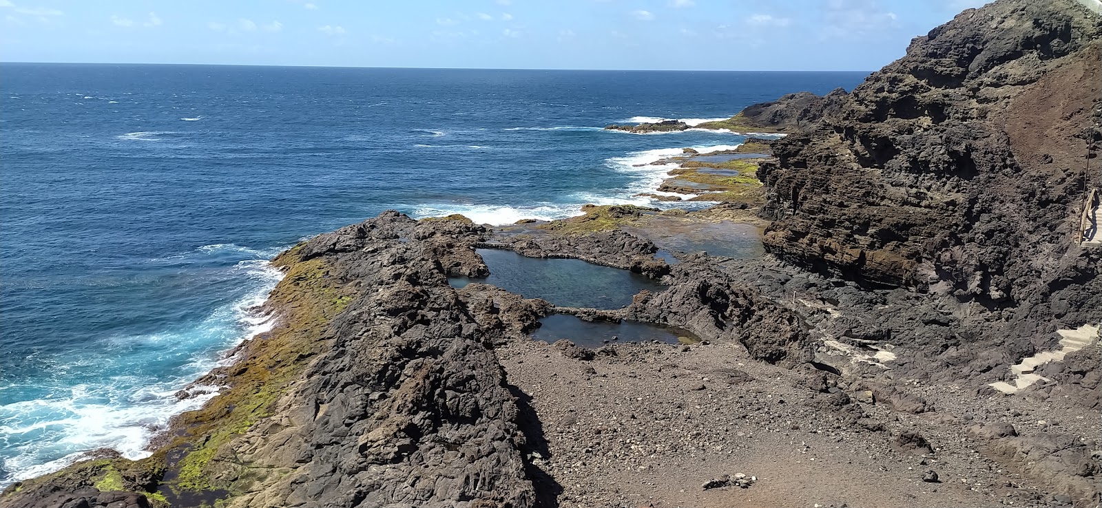 Foto von Playa Punta del Faro mit felsiges gelände Oberfläche
