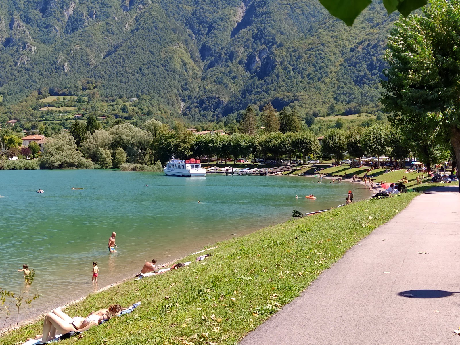 Foto von La panchina dell'amore mit gras Oberfläche