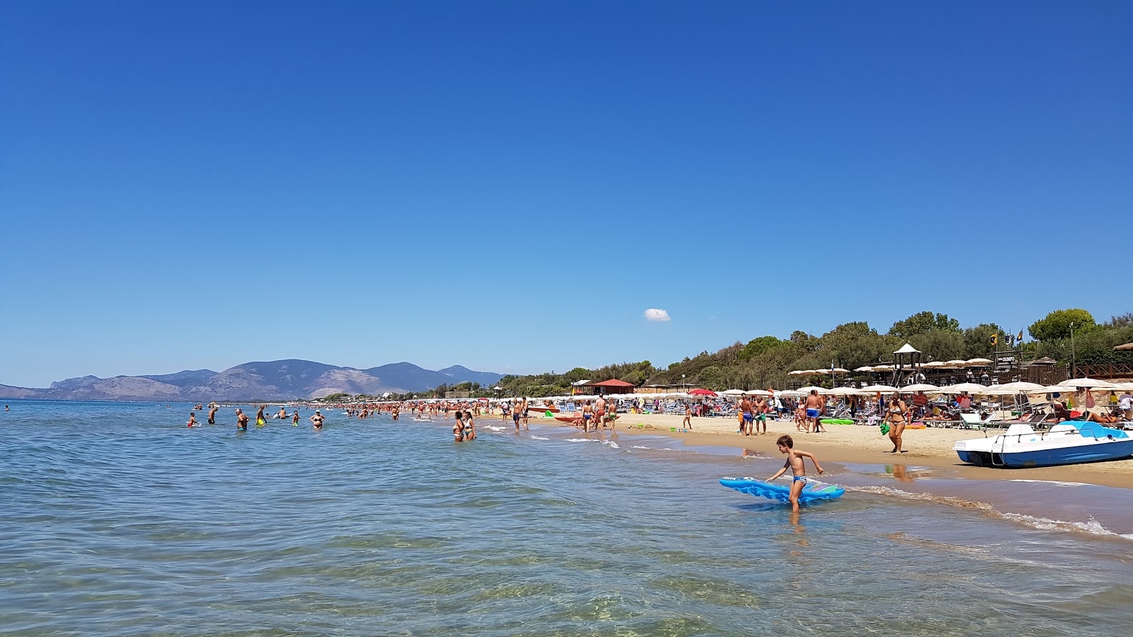 Foto av Spiaggia di Sperlonga med lång rak strand