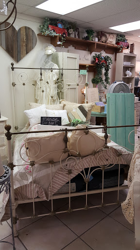 Furniture Store «3 Vintage Chicks», reviews and photos, 13012 N Cave Creek Rd, Phoenix, AZ 85022, USA