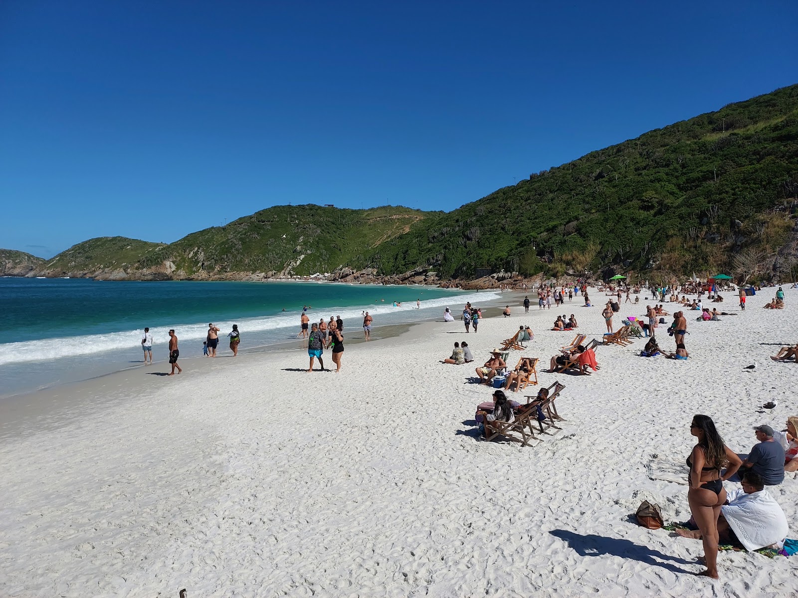 Foto de Playa de Pontal do Atalaia con arena fina blanca superficie