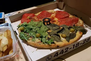 Locos por la pizza image