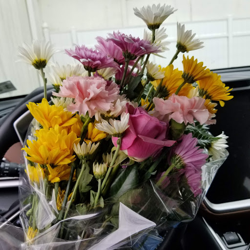 Florist «Kirk Florist», reviews and photos, 80 W Farms Rd, Farmingdale, NJ 07727, USA