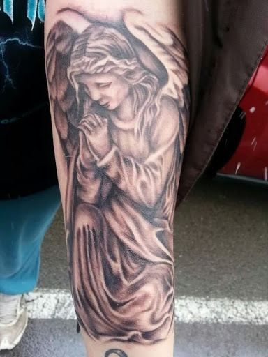 Tattoo Shop «Black Heart Tattoo», reviews and photos, 6526 Mahoning Ave, Youngstown, OH 44515, USA