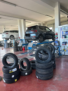 Bozzelli Auto Via Aldo Moro, 82, 64032 Atri TE, Italia