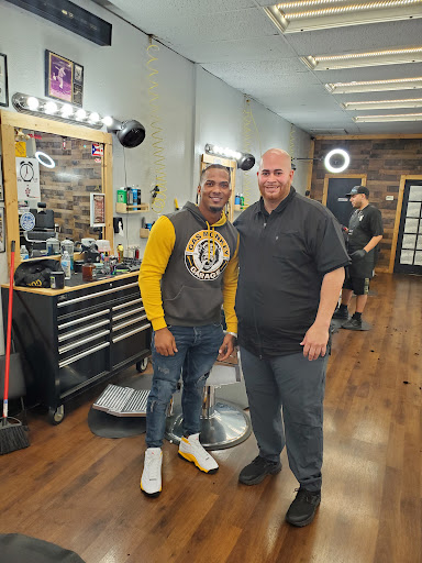 Hair Salon «Gold Cut Barber Shop», reviews and photos, 7031 W Hillsborough Ave, Tampa, FL 33634, USA