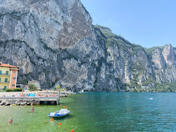 Photo de Spiaggia Campione del Garda et ses beaux paysages