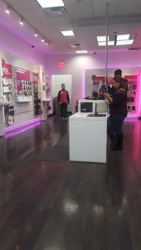 Cell Phone Store «T-Mobile», reviews and photos, 12435 Limonite Ave Suite 550, Mira Loma, CA 91752, USA