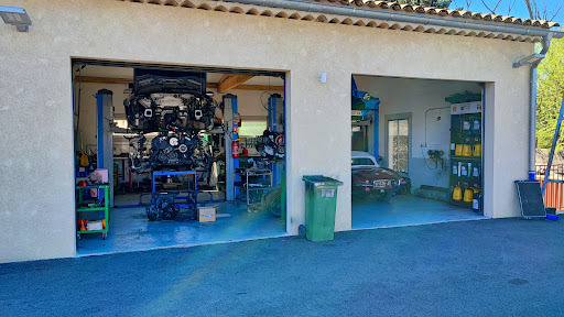 Photo 2 - Authentic Garage