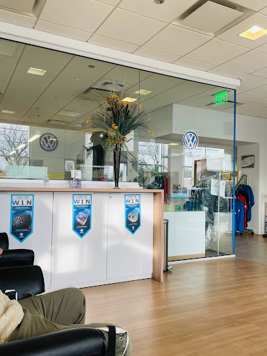 Volkswagen Dealer «Pugi Volkswagen», reviews and photos, 2020 Ogden Ave, Downers Grove, IL 60515, USA