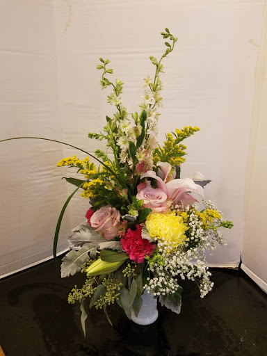 Consignment Shop «Old Bank Flowers Art and Marketplace», reviews and photos, 66 Main St, East Hampton, CT 06424, USA