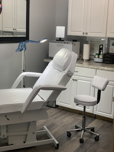 Hair Salon «Blown Away Salon», reviews and photos, 7102 Hayes Shopping Ct G, Hayes, VA 23072, USA