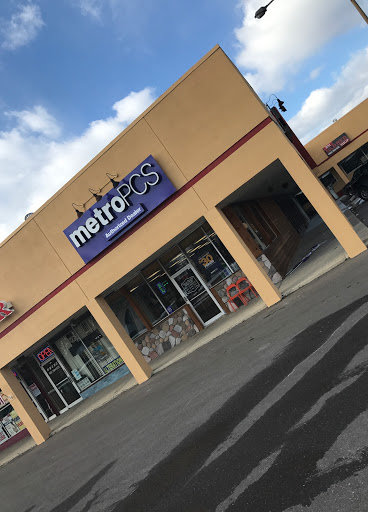 Cell Phone Store «MetroPCS Authorized Dealer», reviews and photos, 31624 Grand River Ave, Farmington Hills, MI 48336, USA