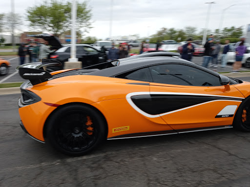 Volkswagen Dealer «Gurnee Volkswagen», reviews and photos, 6301 W Grand Ave, Gurnee, IL 60031, USA