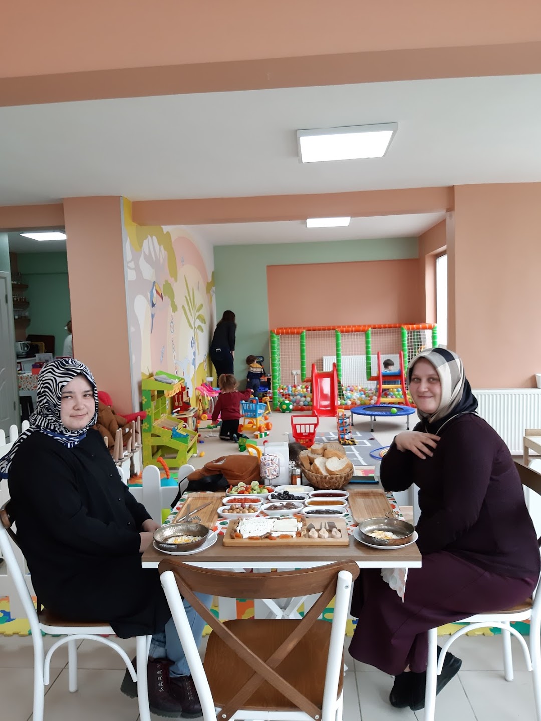 Derin Kids Cafe - Parti ve Oyun Evi