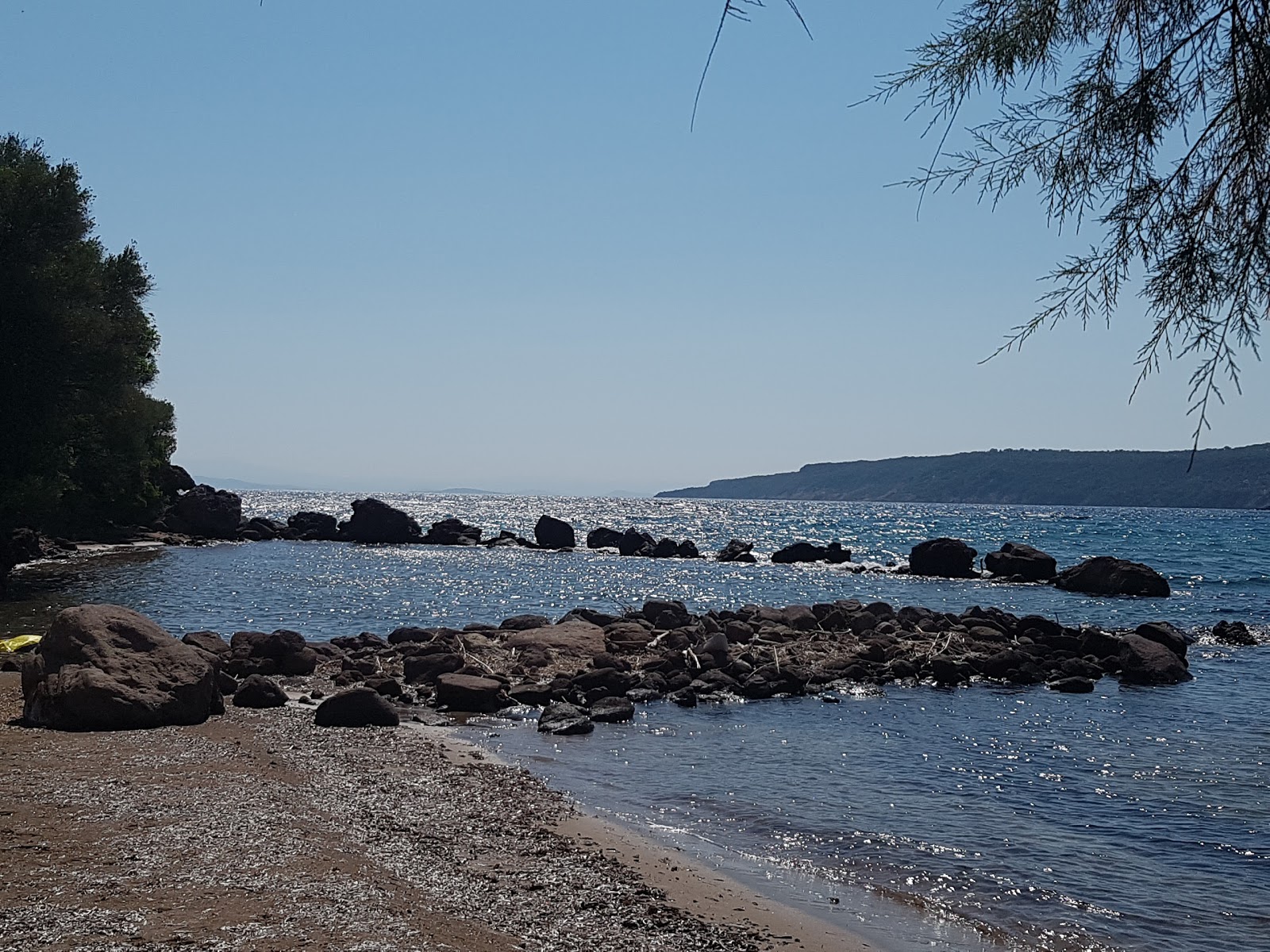 Foto von Limani Kapis II mit heller sand&kies Oberfläche