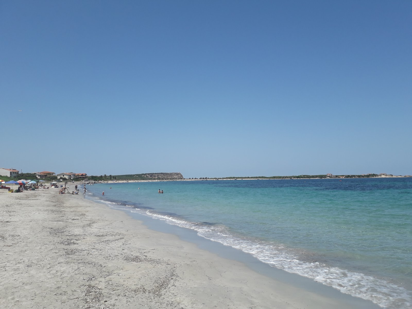 Foto von Sa Rocca Tunda beach mit feiner beiger sand Oberfläche
