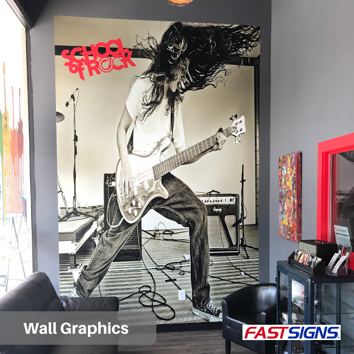 FASTSIGNS image