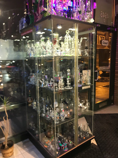 Tobacco Shop «Whole Leaf Tobacco», reviews and photos, 4945 N Milwaukee Ave, Chicago, IL 60630, USA